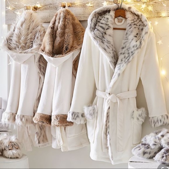 Pottery Barn Other - Pottery Barn Ombre Faux Fur Cozy Robe
